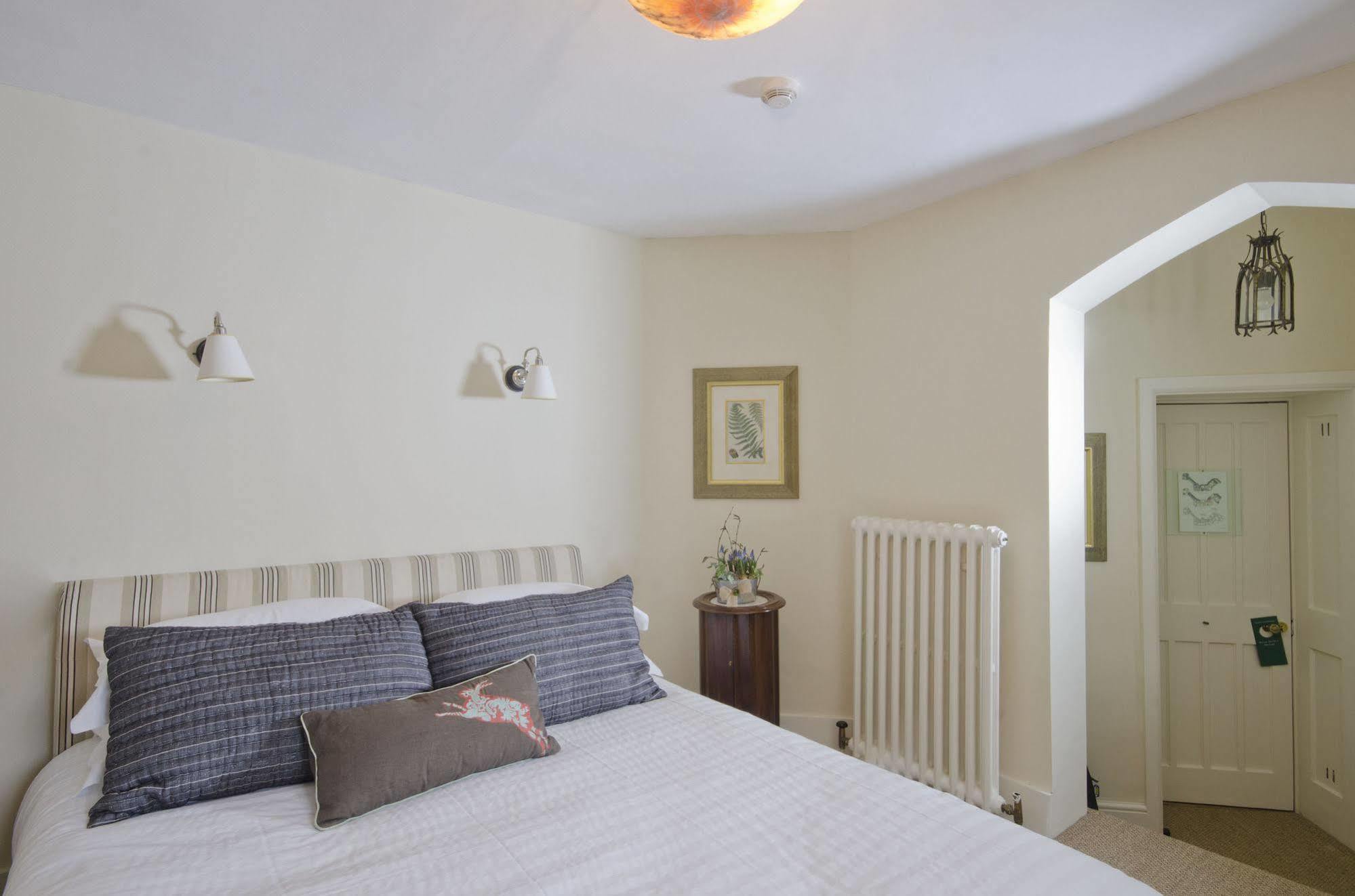 Hotel Endsleigh Milton Abbot Exterior photo